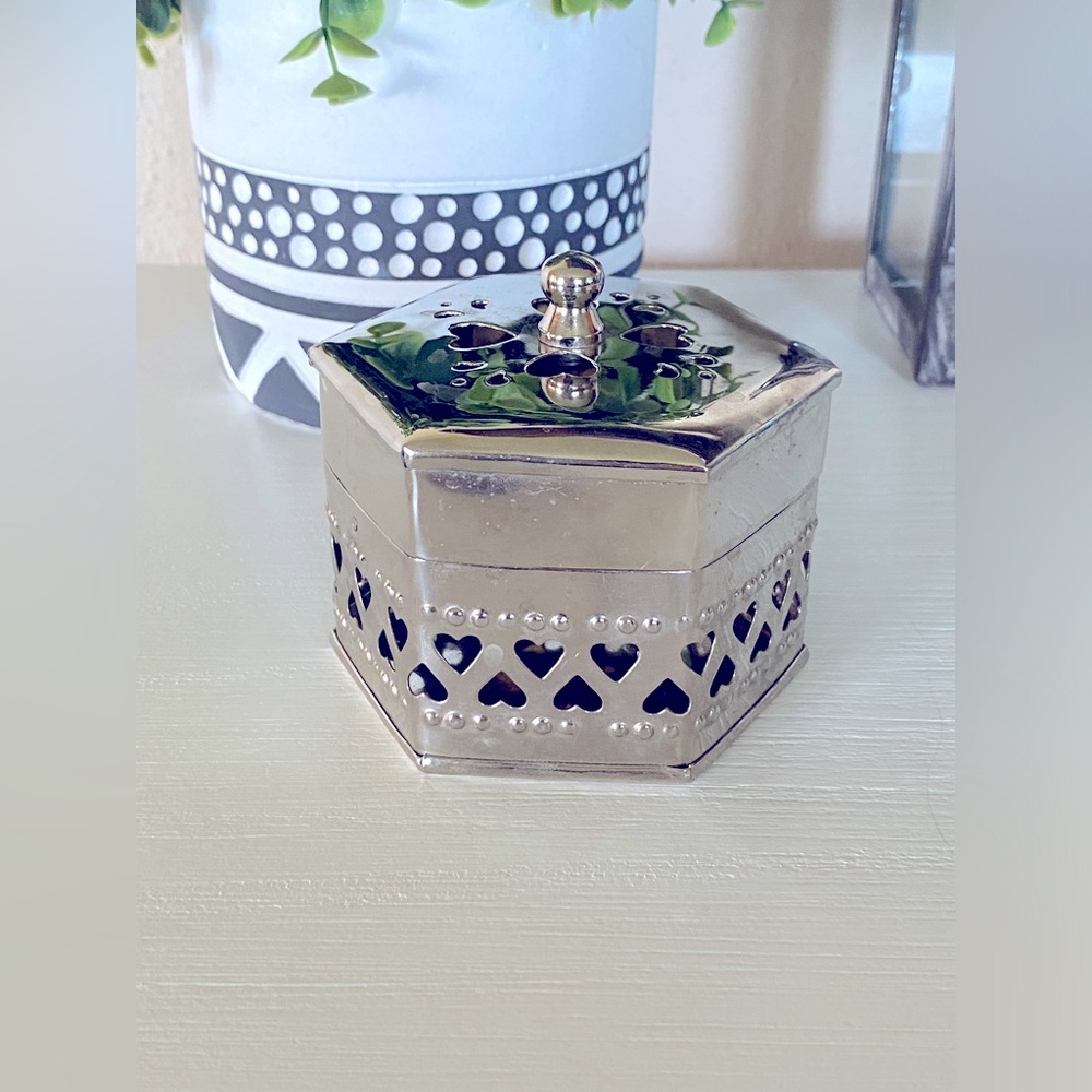 Metal Tin heart Box, Jewelry, Candle Holder, Hearts, Vintage, Unique hexagon